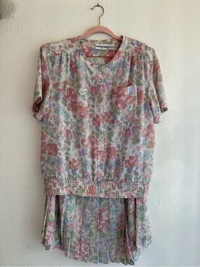 True-Vintage 1980s Alfred Dunner Pastel Floral Blouse and Pleated Skirt Set XL